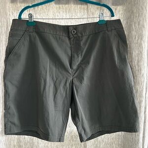 KUHL RESISTOR LITE CHINO SHORTS 
SIZE 40